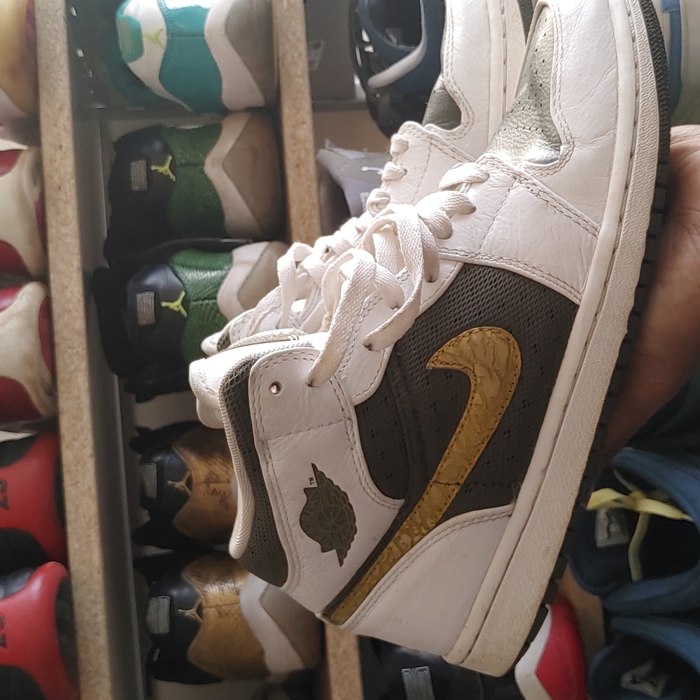 Jordan 1 green toe